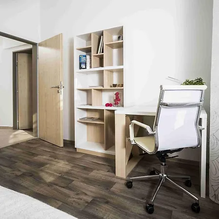 Готель Kampus Palace Острава